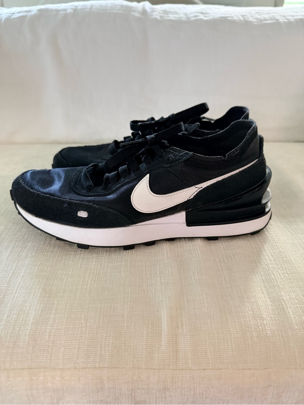 Nike Sneakers Black & White US 6